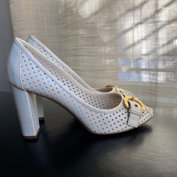 Louis Vuitton white leather open toe pumps heels gold buckle Italy perforated 37 - Picture 10 of 12